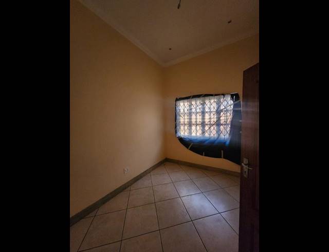 5 BEDROOM HOUSE FOR SALE IN LAUDIUM